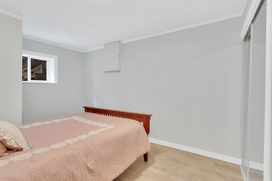 1177 E 15th Street North Vancouver, BC - 12
