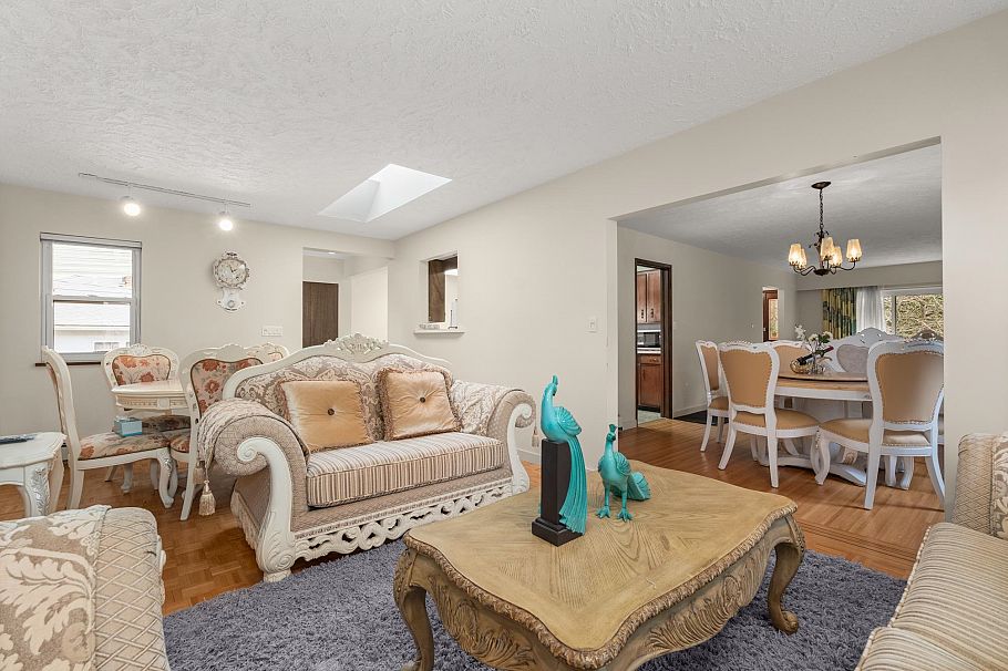 4651 W 16th Avenue Vancouver, BC - 10
