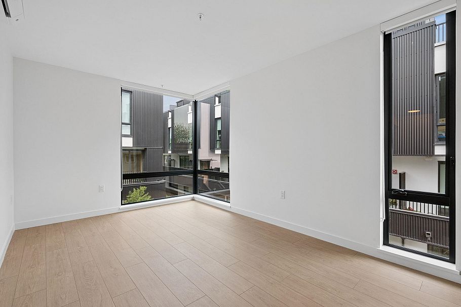 221 2820 Nanaimo Street Vancouver, BC - 5