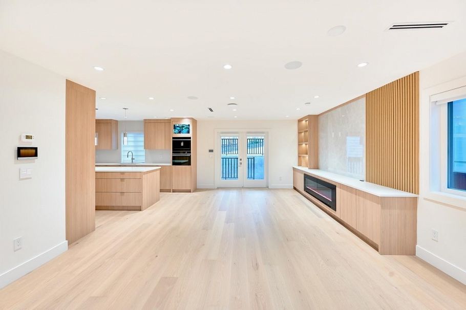806 Montroyal Boulevard North Vancouver, BC - 3