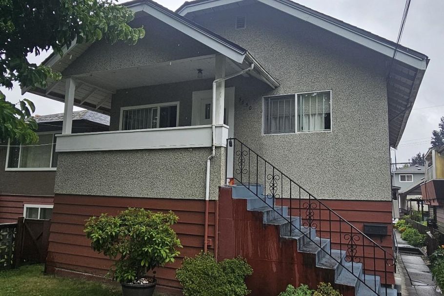 5350 Cecil Street Vancouver, BC - 1