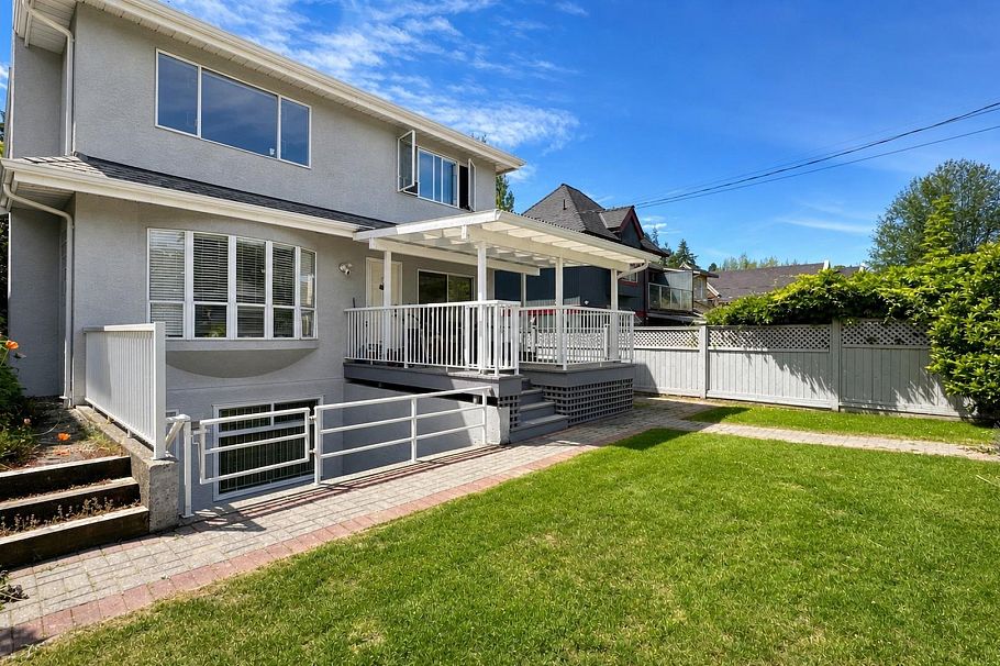 3713 W 31st Avenue Vancouver, BC - 35