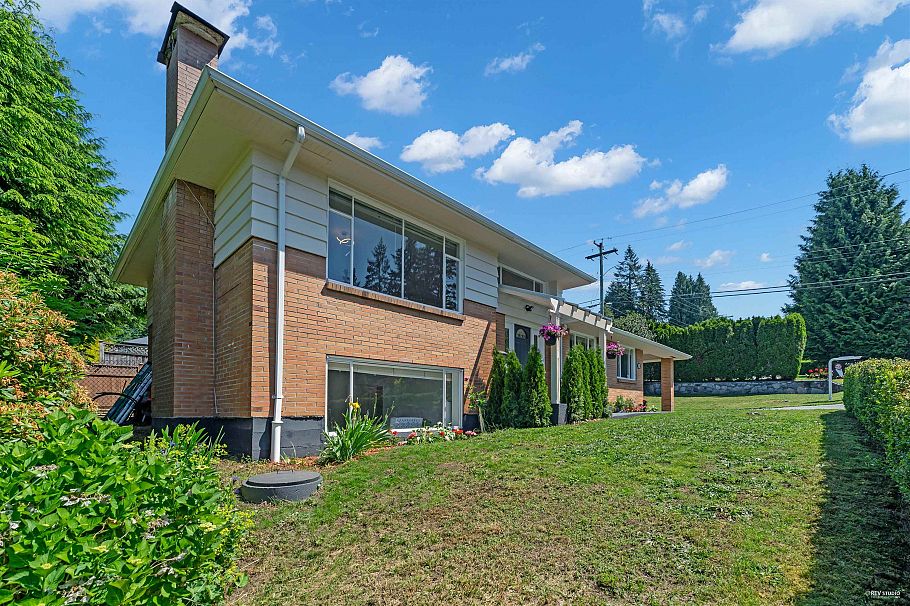 330 W Braemar Road North Vancouver, BC - 20