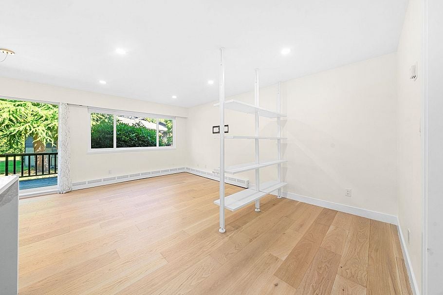 911 555 W 28th Street North Vancouver, BC - 20