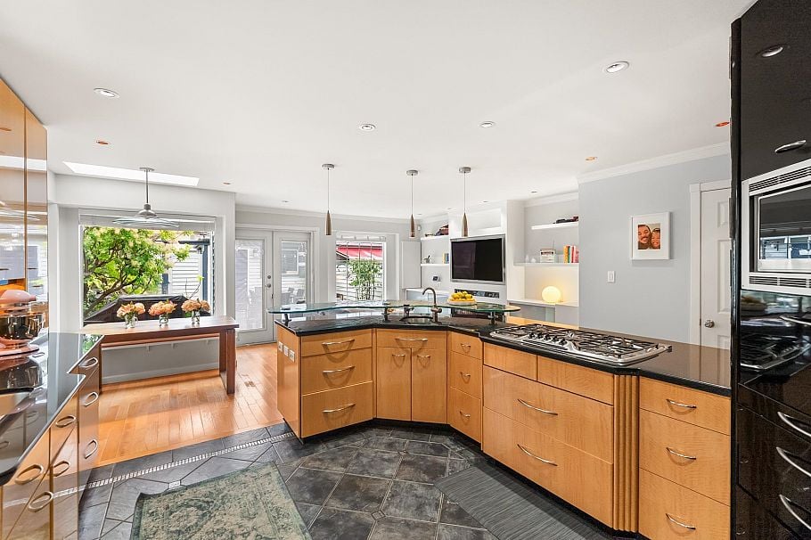 2146 West 14th Avenue Vancouver, BC - 21