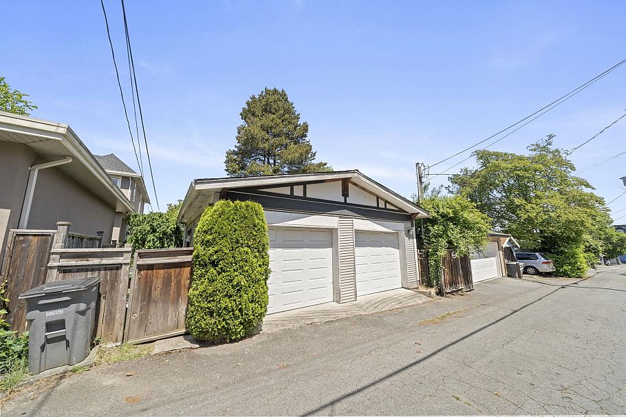 3750 W 17th Avenue Vancouver, BC - 27