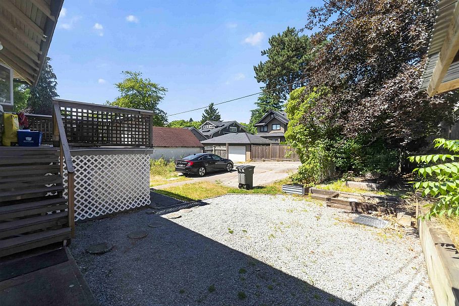 2063 W 37th Avenue Vancouver, BC - 3