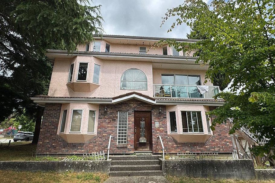 3 E 43rd Avenue Vancouver, BC - 1