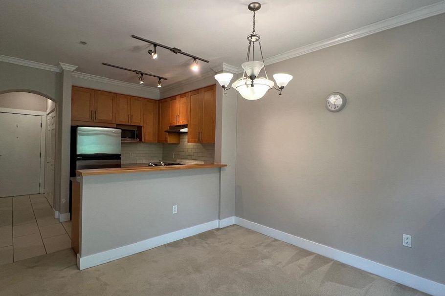 425 2083 W 33rd Avenue Vancouver, BC - 4