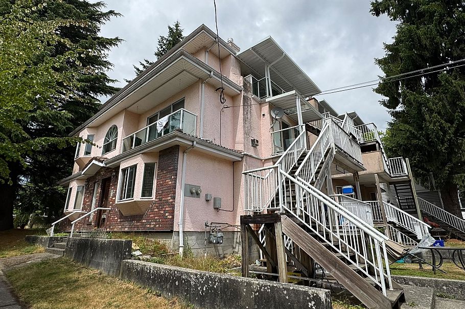 3 E 43rd Avenue Vancouver, BC - 3