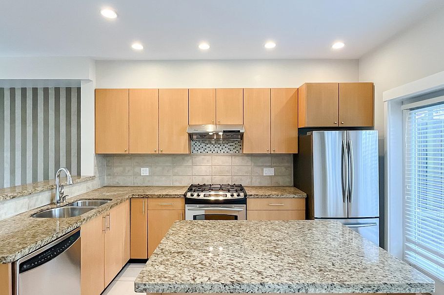 7425 Columbia Street Vancouver, BC - 10