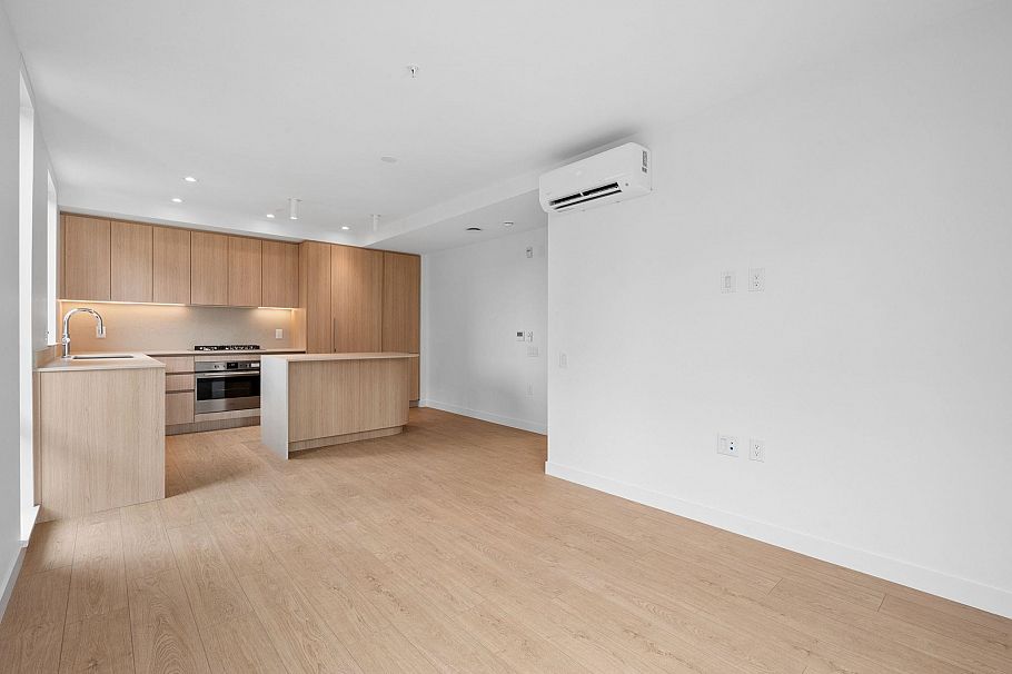 221 2820 Nanaimo Street Vancouver, BC - 3