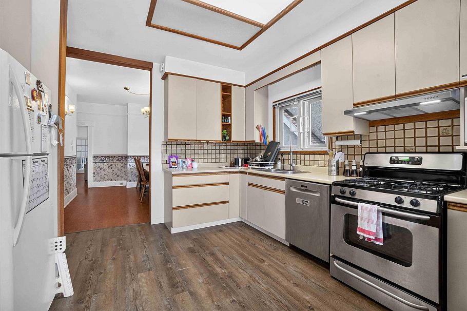 2063 W 37th Avenue Vancouver, BC - 36