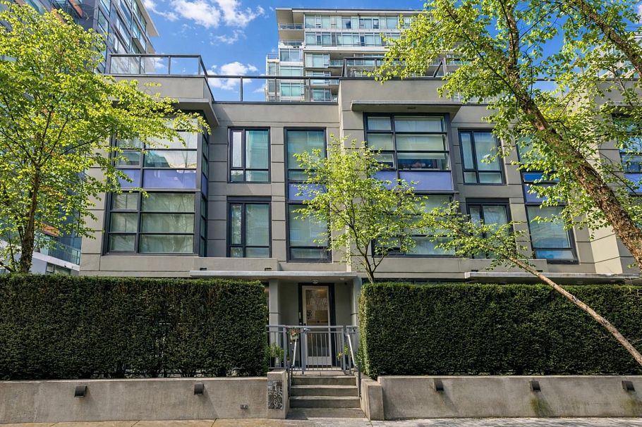 156 W 1st Avenue Vancouver, BC - 2