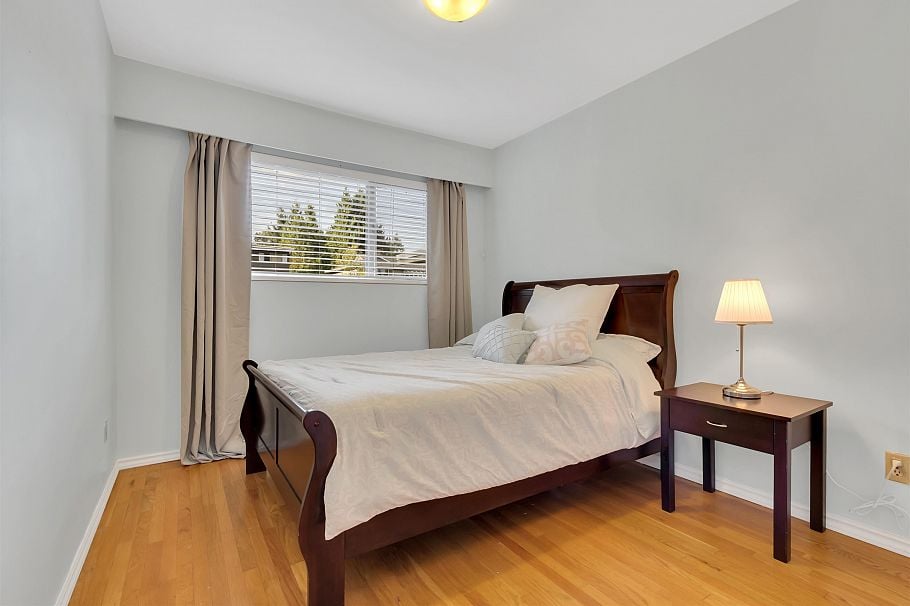 1177 E 15th Street North Vancouver, BC - 39