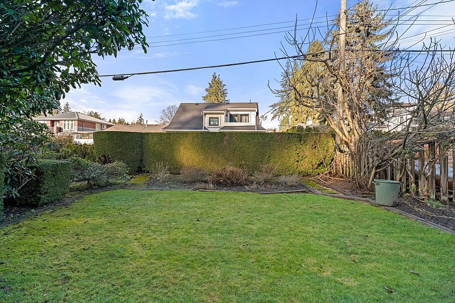4651 W 16th Avenue Vancouver, BC - 21