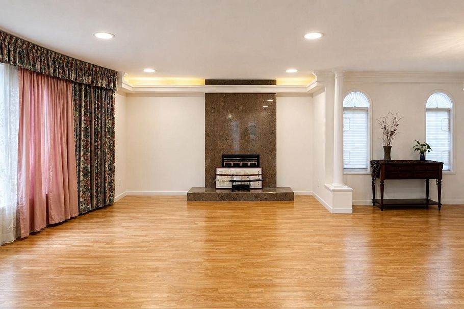 3713 W 31st Avenue Vancouver, BC - 4
