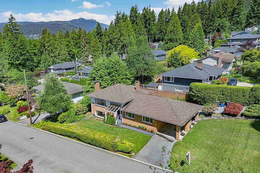 330 W Braemar Road North Vancouver, BC - 2
