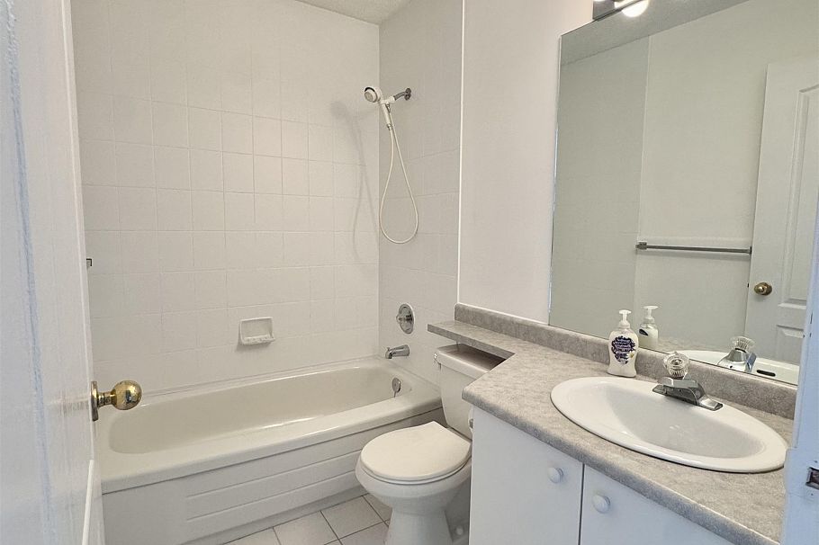 202 3683 Wellington Avenue Vancouver, BC - 14