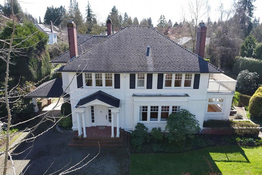 1570 W 36th Avenue Vancouver, BC - 2