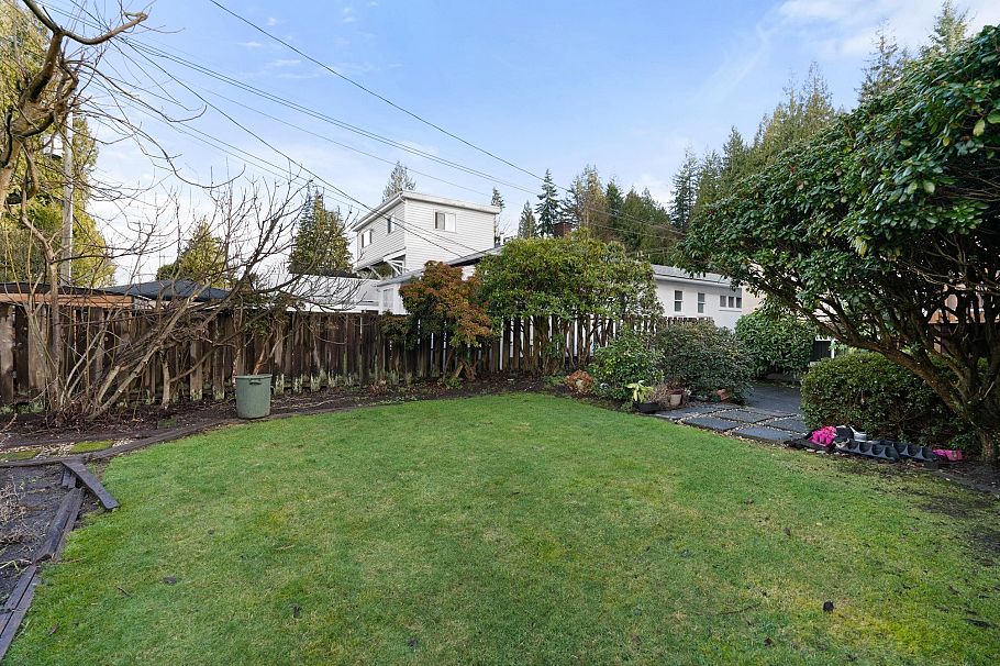 4651 W 16th Avenue Vancouver, BC - 22