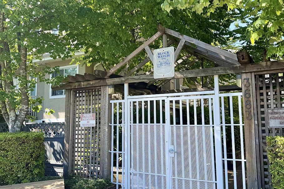 202 3683 Wellington Avenue Vancouver, BC - 3