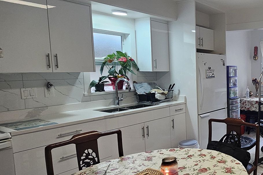 5350 Cecil Street Vancouver, BC - 4