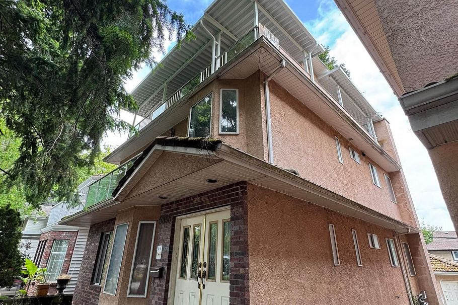 5896 Ontario Street Vancouver, BC - 2