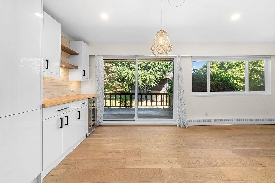 911 555 W 28th Street North Vancouver, BC - 13
