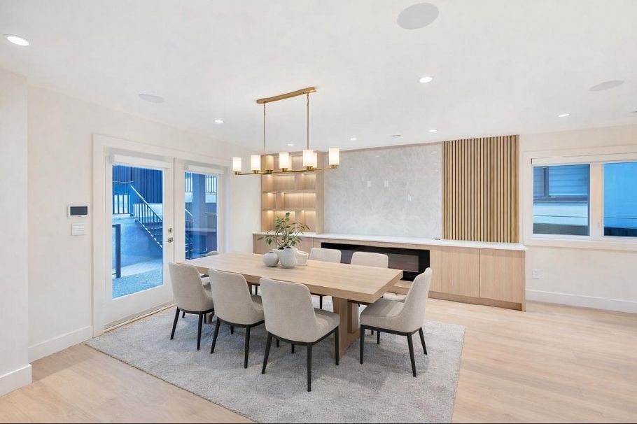 806 Montroyal Boulevard North Vancouver, BC - 6