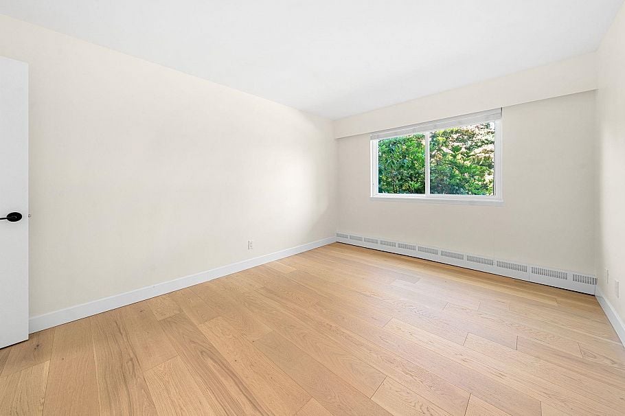 911 555 W 28th Street North Vancouver, BC - 27