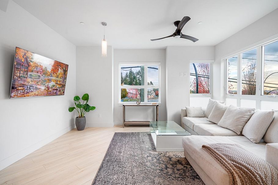 1710 Larson Road North Vancouver, BC - 2