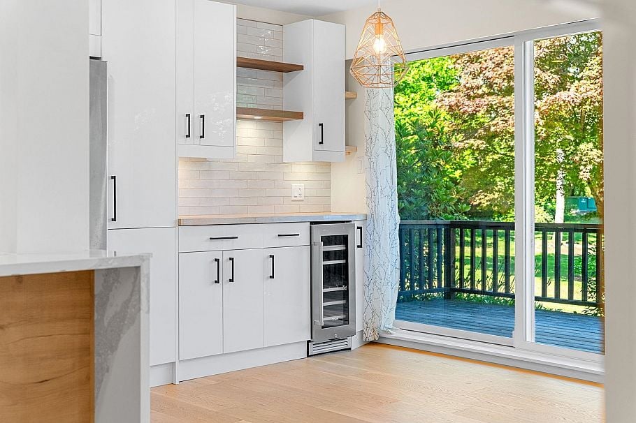 911 555 W 28th Street North Vancouver, BC - 12