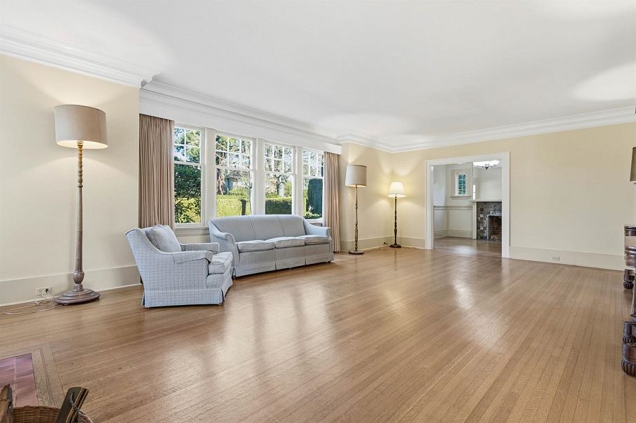 1570 W 36th Avenue Vancouver, BC - 10