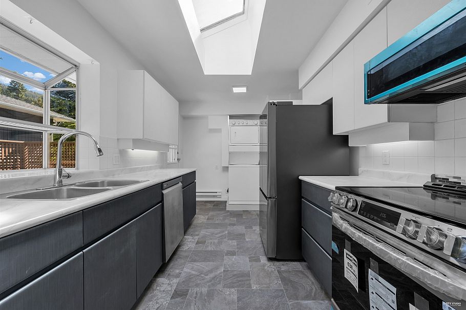 330 W Braemar Road North Vancouver, BC - 10