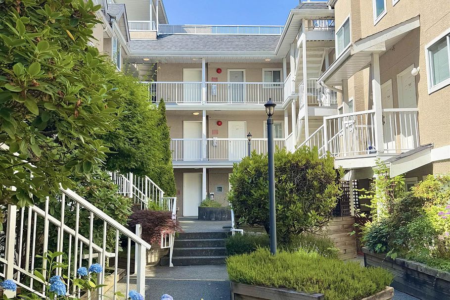 202 3683 Wellington Avenue Vancouver, BC - 1