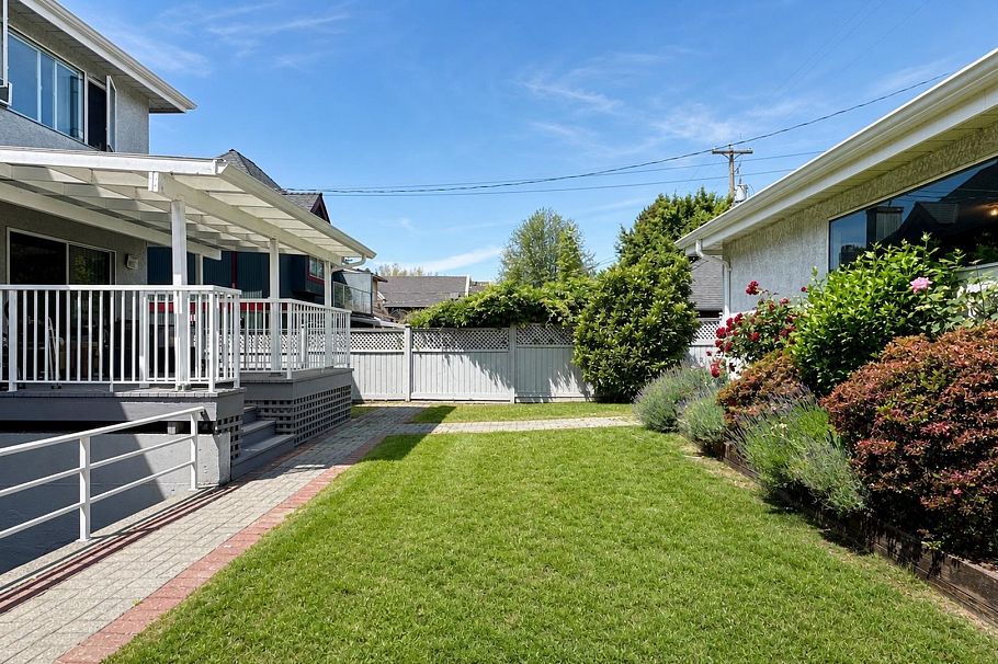 3713 W 31st Avenue Vancouver, BC - 36