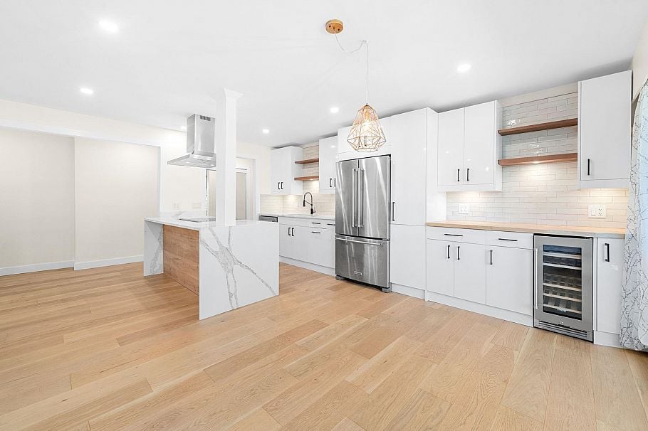 911 555 W 28th Street North Vancouver, BC - 7