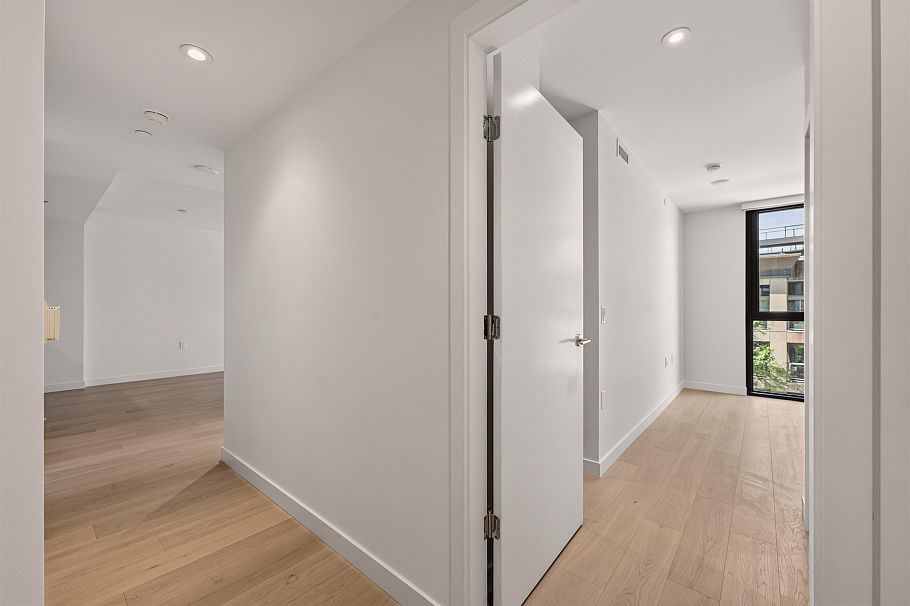 302 1526 W 6th Avenue Vancouver, BC - 24