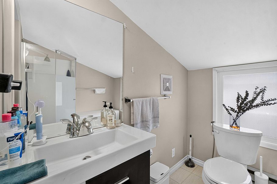2063 W 37th Avenue Vancouver, BC - 19