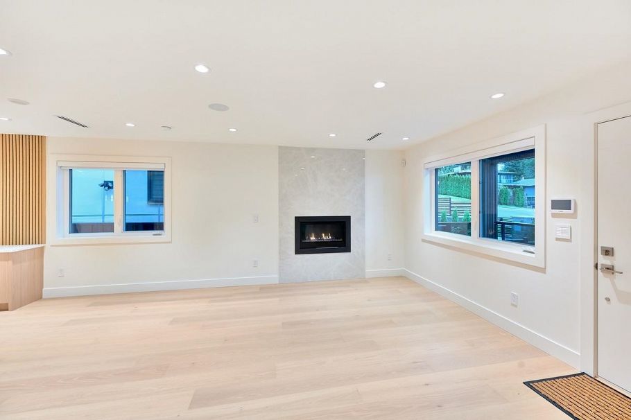 806 Montroyal Boulevard North Vancouver, BC - 12