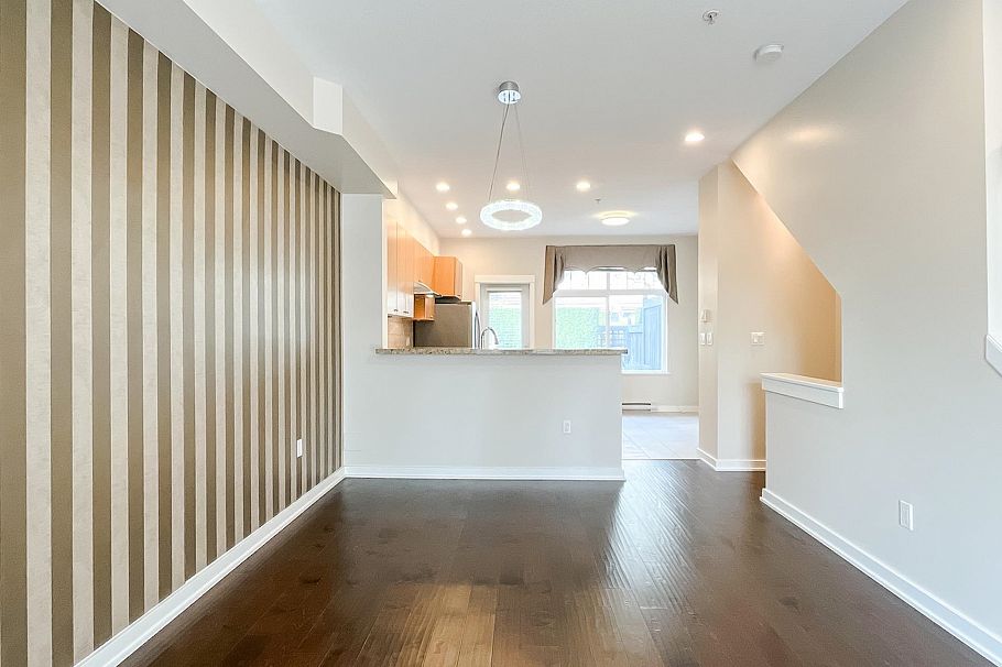 7425 Columbia Street Vancouver, BC - 8