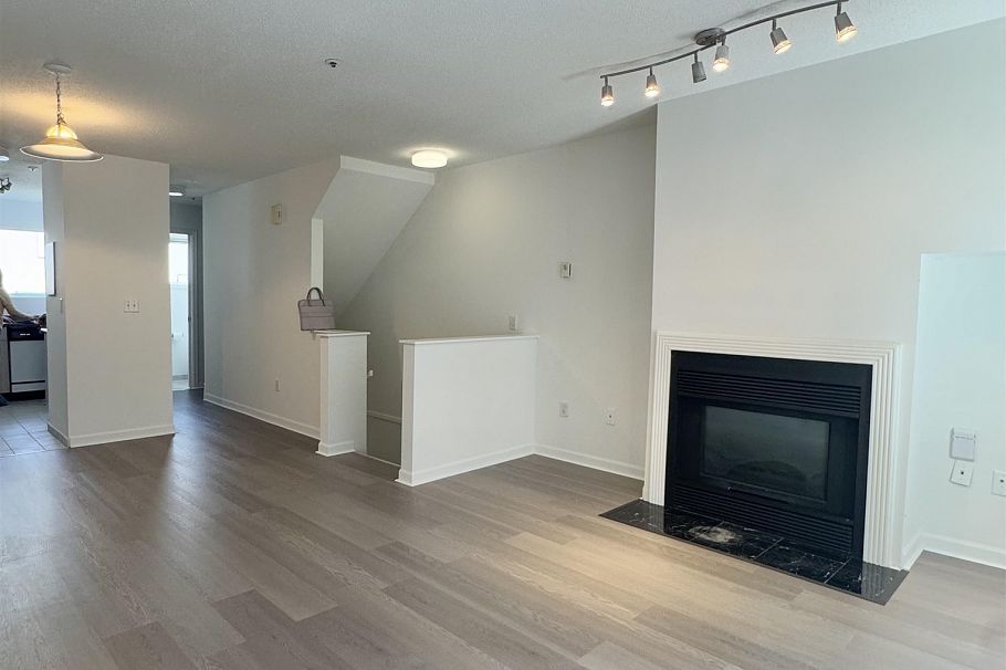 202 3683 Wellington Avenue Vancouver, BC - 6