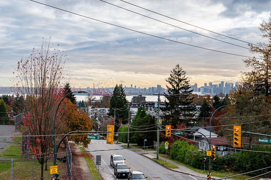 1710 Larson Road North Vancouver, BC - 18