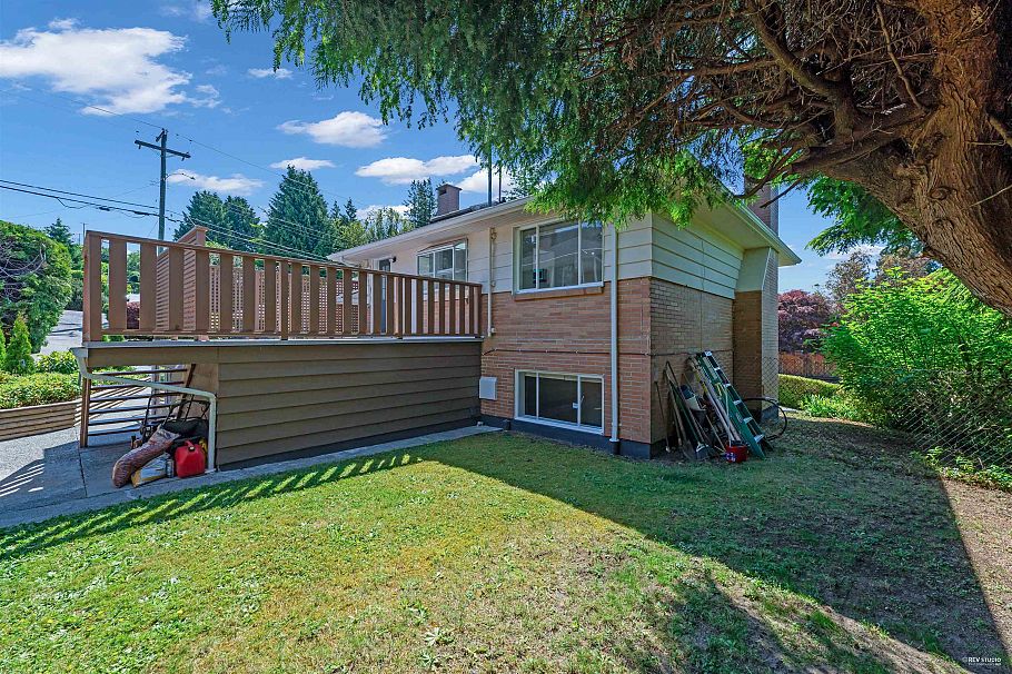 330 W Braemar Road North Vancouver, BC - 23