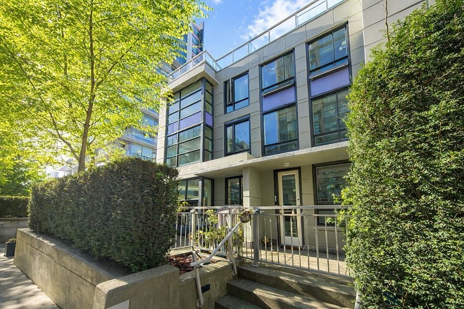 156 W 1st Avenue Vancouver, BC - 1