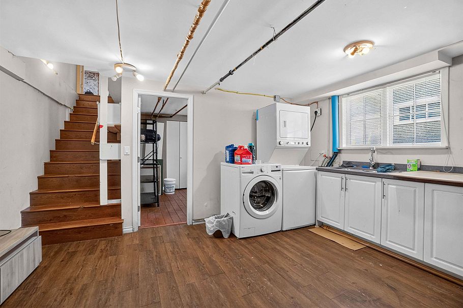 2063 W 37th Avenue Vancouver, BC - 22