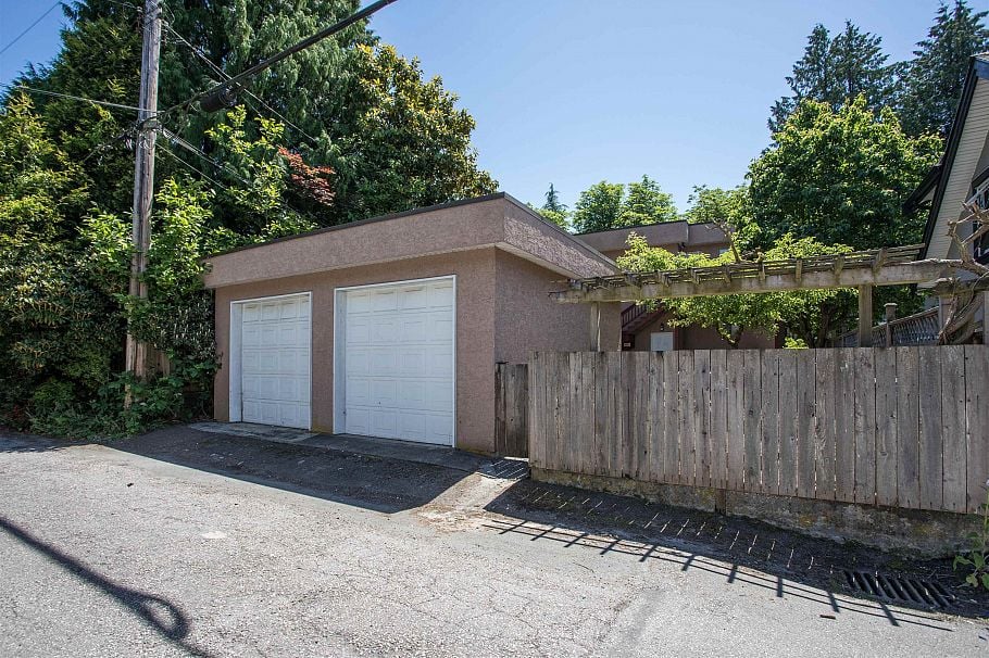 2945 W 12th Avenue Vancouver, BC - 40