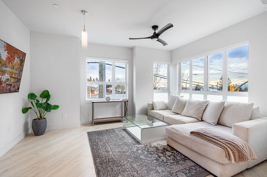 1710 Larson Road North Vancouver, BC - 1