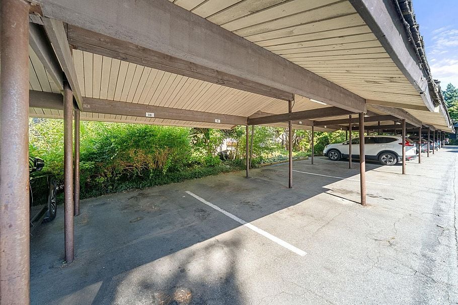 911 555 W 28th Street North Vancouver, BC - 36